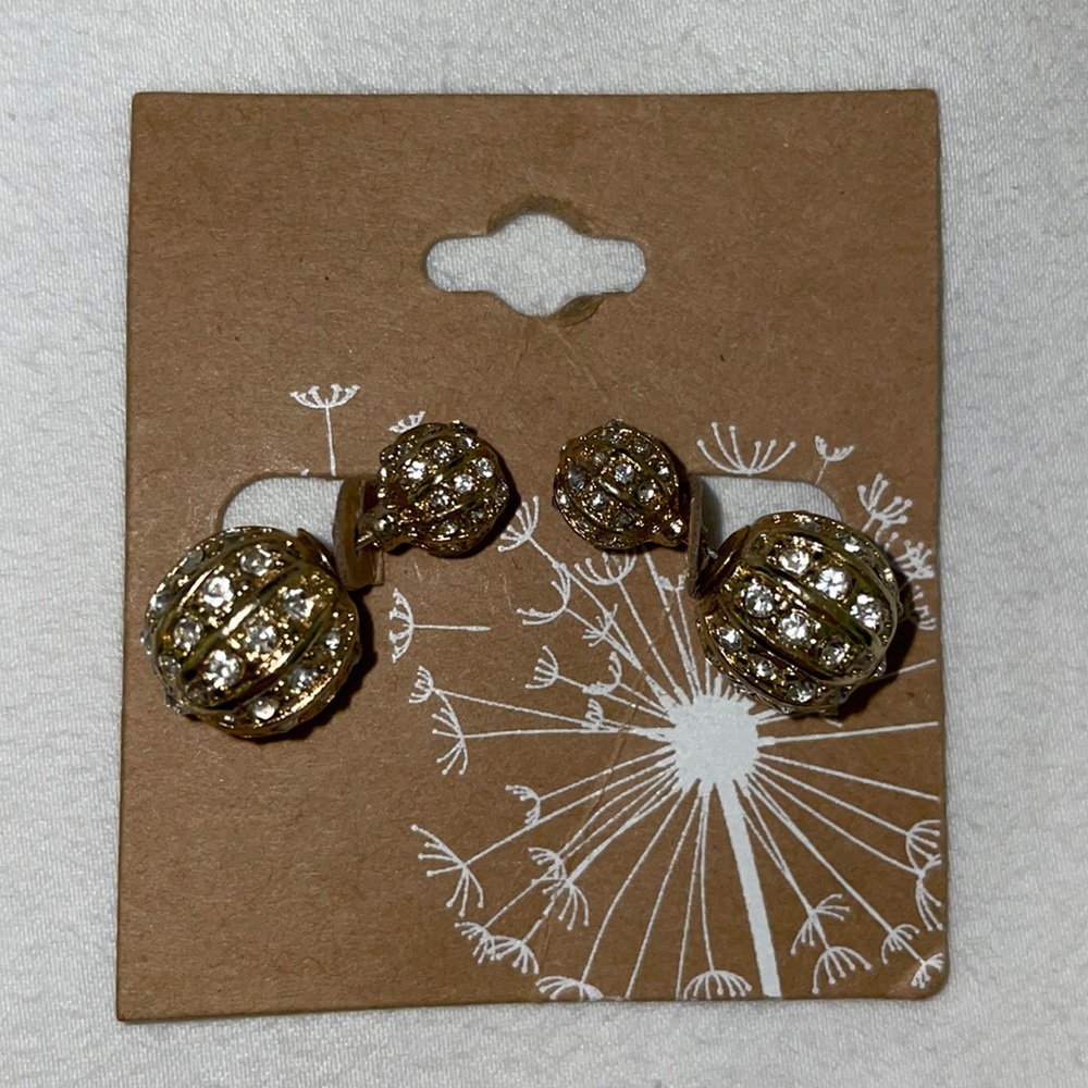Gold stud earrings with a crystal detail. Brand new and never been worn!